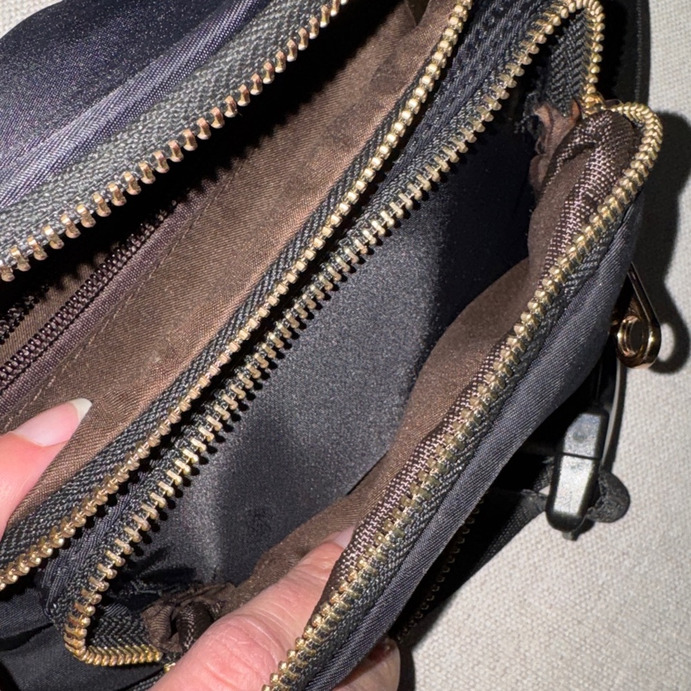 Like New Belt Bag-Unbranded-Black-4 Zipper Compartments-Gold Toned Zippers-Nylon - Picture 11 of 15